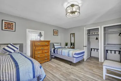 5 Bedroom 6 Beds Cozy and Spacious Home