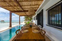 LUXURY BEACHFRONT VILLA  Includes 3 Pools, Wifi, Best Snorkeling & Kayaking Bay