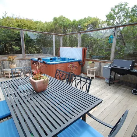 Bodega Bay Gem: 180° Ocean Views, Hot Tub, Man Cave & Family Vibes – Sleeps 12