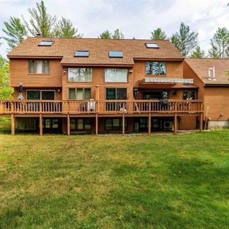 Cozy Family-Sized Condo Close To Everything