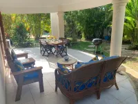 ATTRACTIVE self contained apartment in a 2 storey villa Spacious & well equipped Hotels near Mullins Beach