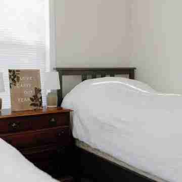 Spacious 4-bedroom house in near downtown Columbus Rooms