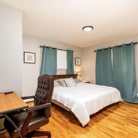 Simple and Sweet I 2 BR 1 BA Home in Lansing