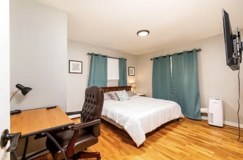 Simple and Sweet I 2 BR 1 BA Home in Lansing