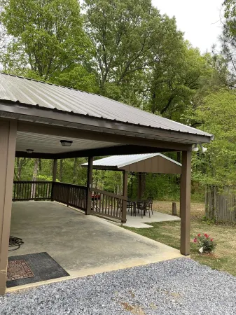 House near Sardis Lake, golf course and Oxford Ole Miss