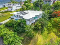 Hideaway with Wraparound Balcony: Beautiful Views, Great Vibes, Family Friendly