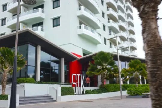 Deluxe Ocean View Studio with Free Parking & Pool