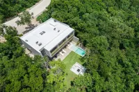 YaaX Villa 4 BEDR with beach club included. 3/4 mile from beach.