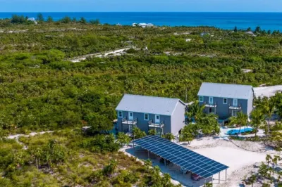 Migrate Beach Chalets #2, sleeps 7. N Palmetto Point. WiFi. AC. Pools. Paradise! Hotels near Ten Bay Beach