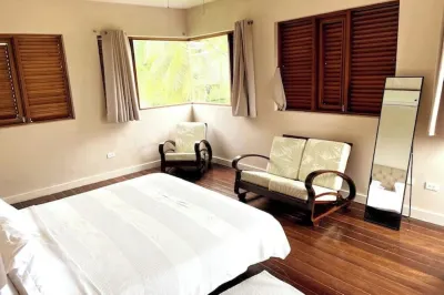 Large modern villa with pool on West Coast near beach & restaurants w/ parking. Hotels near Paynes Bay