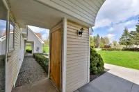 Spacious Townhouse minutes from Village and Slopes with shuttle to mountain