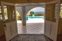 Deja Blue Large pool and yard over looking the Carribean Ocean