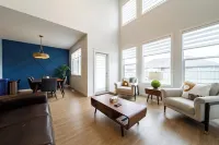 Nordic Oasis near WEM | Hot Tub, 2 Lounges, King Ensuite • Sleeps 10