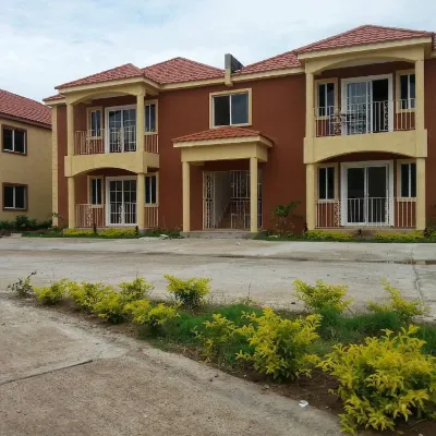 *Spacious, 2 Bedroom  Apartment @ Cedar Grove in Portmore* Hotel a 