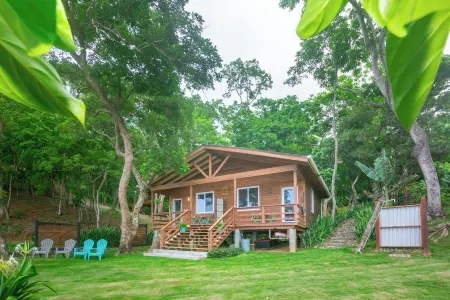 Beachfront Casita with Spectacular Ocean views in Roatan!
