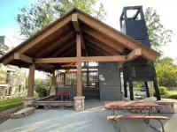 1Bd/1BA - Alpenglow Chalet with AC, Pool, & on the Free Bus Route