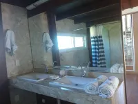 Beachfront house in the Interlagos Condominium. Comfort, space and safety.
