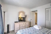 Sunny Cocoa Beach Condo with Balcony and Pool Access
