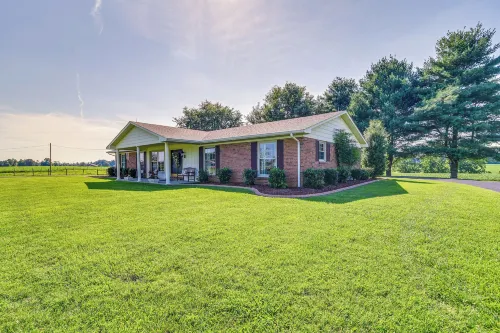 Russell Springs Getaway, 10 Mi to Lake Cumberland! - WiFi