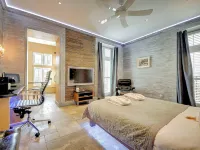Mała Anglia Deluxe Rooms & Spa Hotels near Crooked House