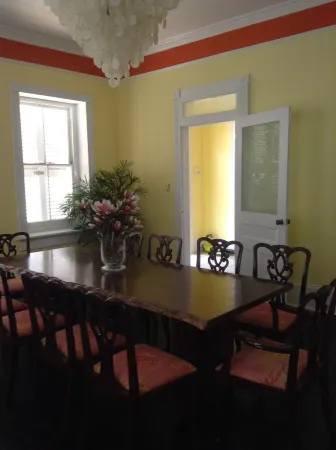 Lyndhurst House <br>Vacation  House Extraordinaire Отели рядом с достопримечательностью «Ардастра Гарденс & Уайлдлайф Консервейшен Сентр»