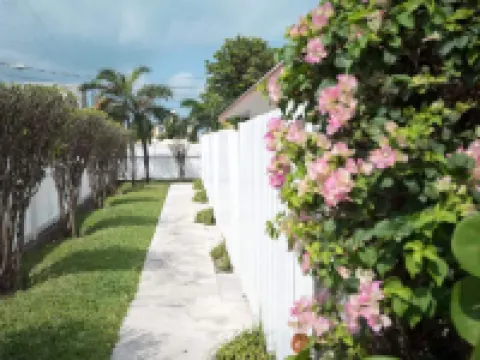 Royal Palm Hotel Hotels in Dunmore Town