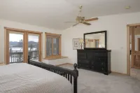 Mountain Peak 4 Bedroom Home by RedAwning - Parking