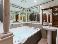 Charlie Hotel Charme & Comfort Hotel a Settala