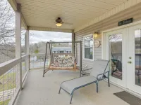 Apt w/ Lake Views - Day Trip to Virginia Tech! Hoteles en Condado de Pulaski