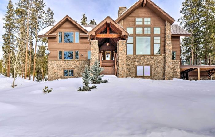 Grand Fraser Escape w/ Private Deck & Hot Tub