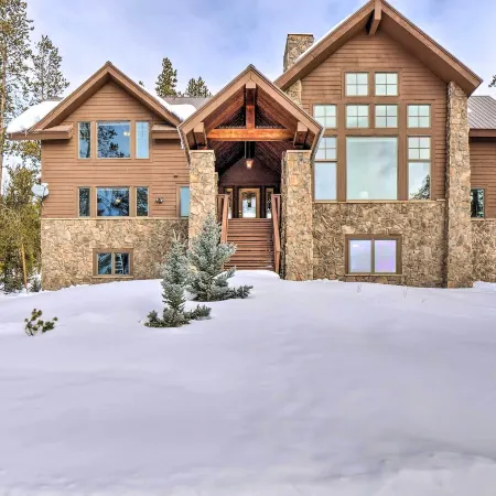 Grand Fraser Escape w/ Private Deck & Hot Tub
