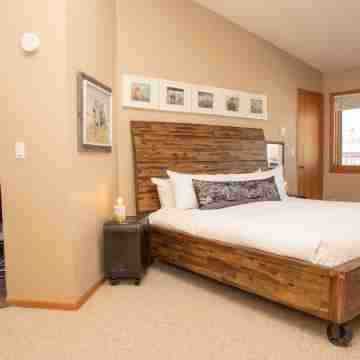 J1 Meadow Creek Miniums 3 Bedroom Condo by RedAwning Rooms