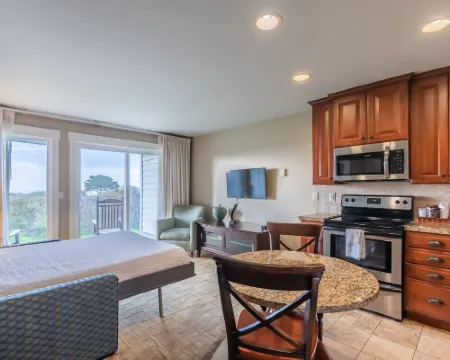 Pacific Reef Hotel & Light Show Hotels in Curry County