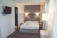 Logis Domaine du Moulin Cavier Hotels in Briollay