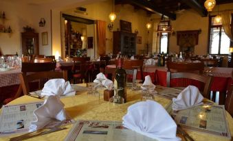 Hotel Due Colonne - Housity