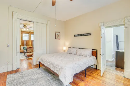 Walk to Medina Public Square 1880 Historic Home