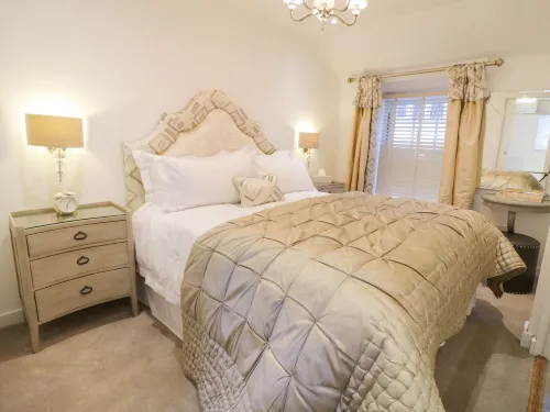 8 Crown Lane Hotels in Conwy