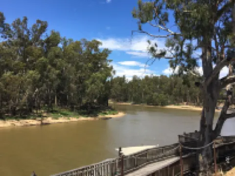 บิ๊ก ริเวอร์ โมเทล โรงแรมในเอชูกา