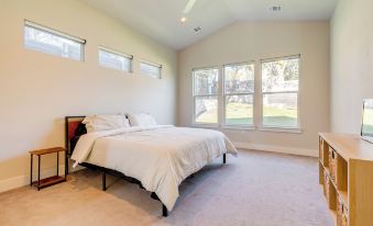 21 Mi to Dtwn: Spacious Home in Austin Suburbs!