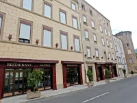 Logis Hôtel de la Paix Hôtels à : Lodève