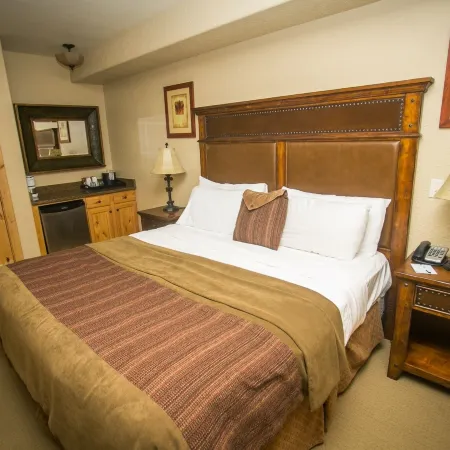 Silverado Lodge Rustic Condo with Private Balcony
