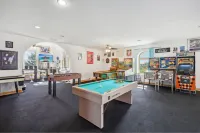 레드어닝의 별빛 타워 맨션, 강, 아케이드, 천문대, 극장 코쉬코농 호텔