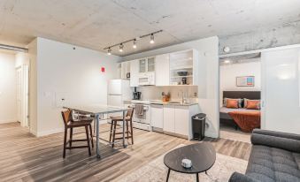 Sleek DT Cleveland Apt at City Club