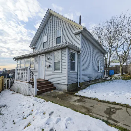 Home Near Parks and Downtown Worcester