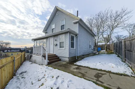 Home Near Skiing & Downtown Worcester