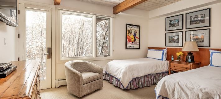 Deluxe 2 Bedroom Apartments at Resort with Outdoor Pool & Hot Tub Hotels in Aspen