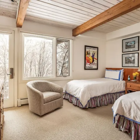 Deluxe 2 Bedroom Apartments at Resort with Outdoor Pool & Hot Tub