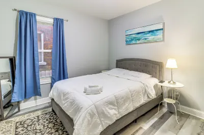 4 Mi to Dtwn: Detroit Townhome Near North End