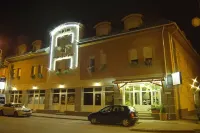 Hotel Vadászkürt Superior Hôtels à : 