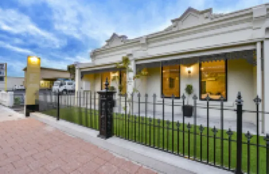 Aloha Central Premium Studios